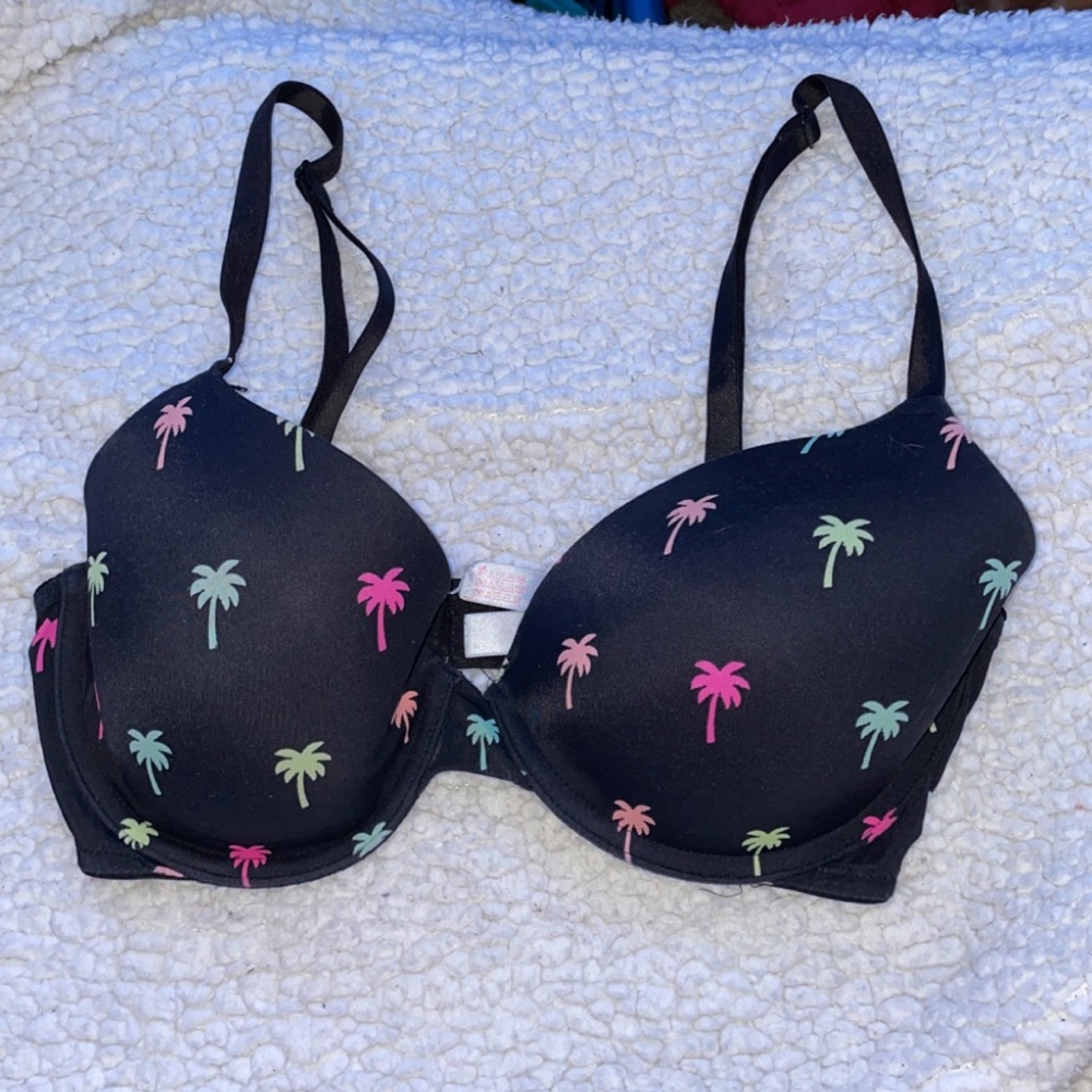 Pink Victoria’s Secret bra - Picture 1 of 3